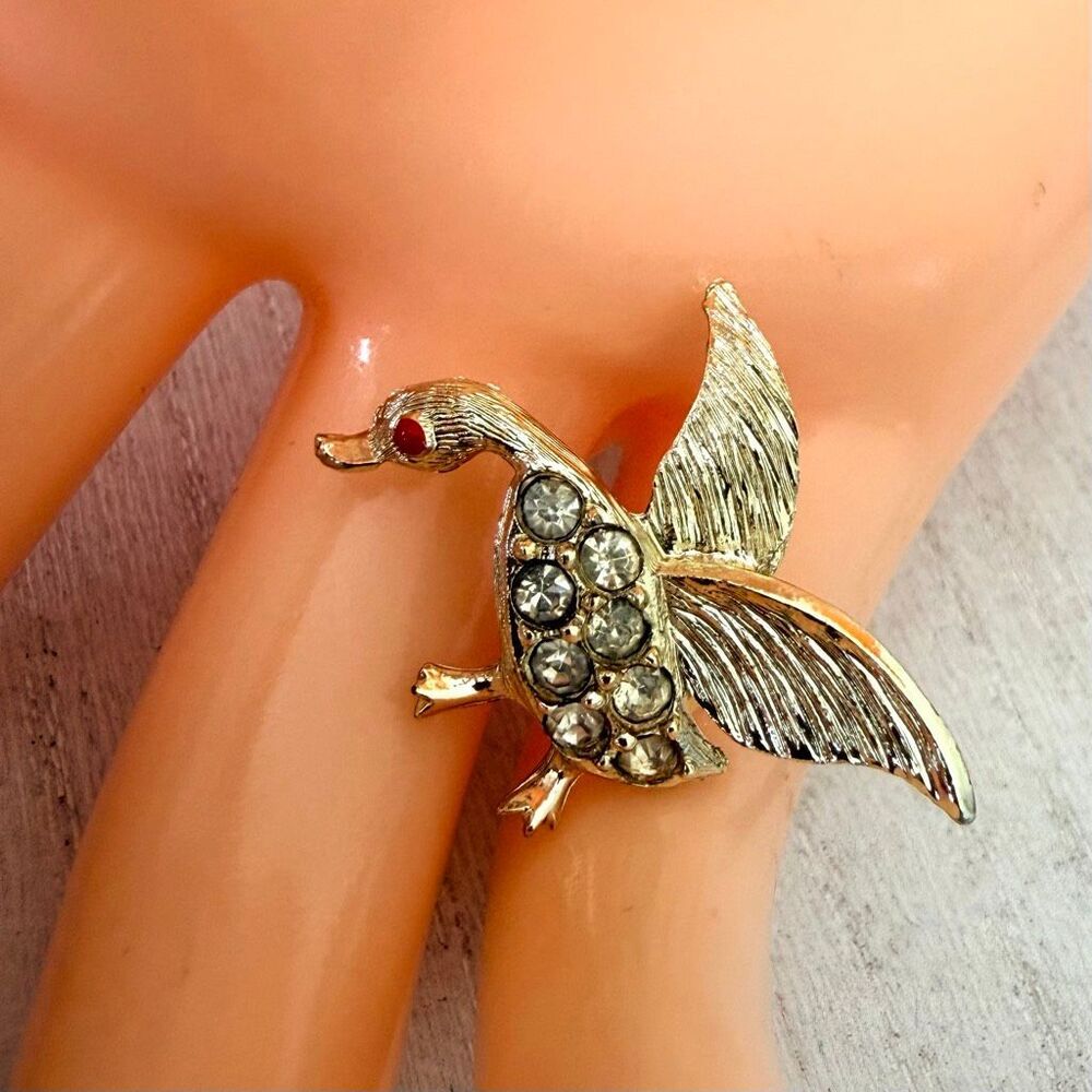 Vintage NEMO Gold Tone Rhinestone Bird Brooch Red Eye